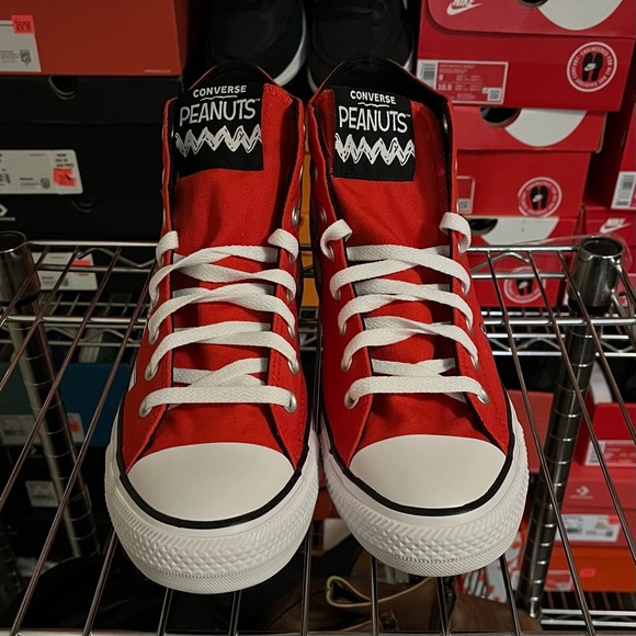 Converse x Peanuts Chuck Taylor All Star Snoopy and Friends High Top - Picture 4 of 5